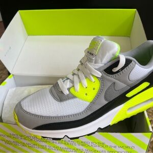 Nike Men’s Air Max 90